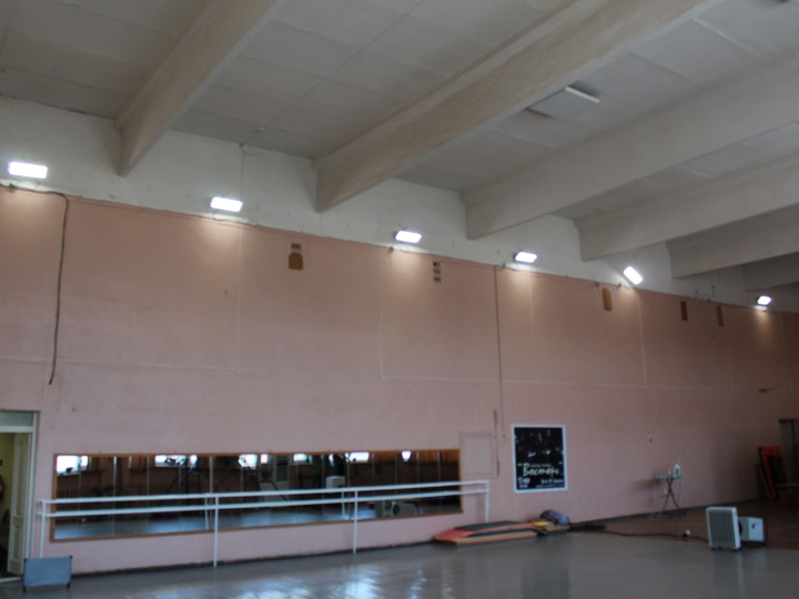 Танцевальный зал в ДК Хузангая. Установлен светильник УСС 80-9180-Г60.